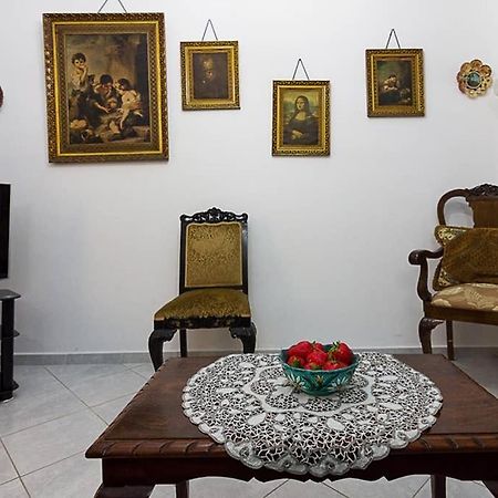 Vintage Style Apartment With Beautiful Backyard Atene Esterno foto