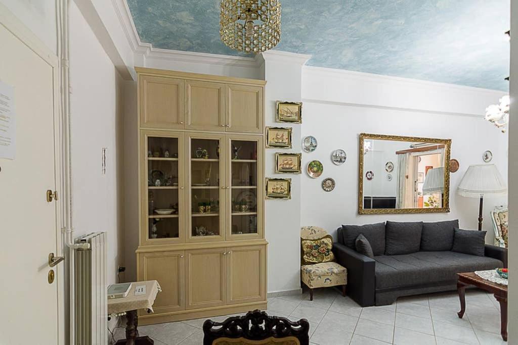 Vintage Style Apartment With Beautiful Backyard Atene Esterno foto
