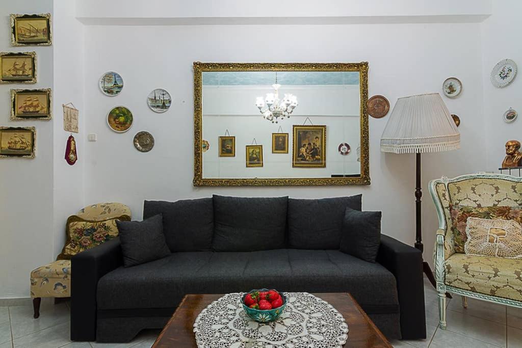 Vintage Style Apartment With Beautiful Backyard Atene Esterno foto