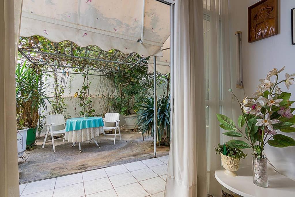 Vintage Style Apartment With Beautiful Backyard Atene Esterno foto