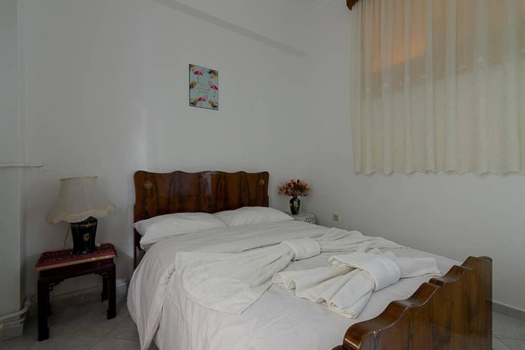 Vintage Style Apartment With Beautiful Backyard Atene Esterno foto