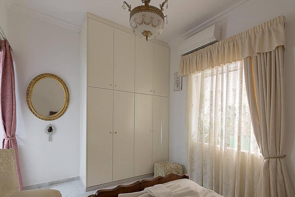 Vintage Style Apartment With Beautiful Backyard Atene Esterno foto