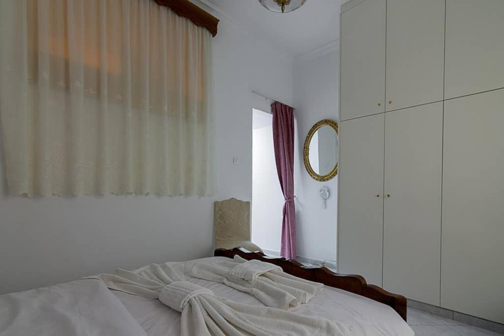 Vintage Style Apartment With Beautiful Backyard Atene Esterno foto
