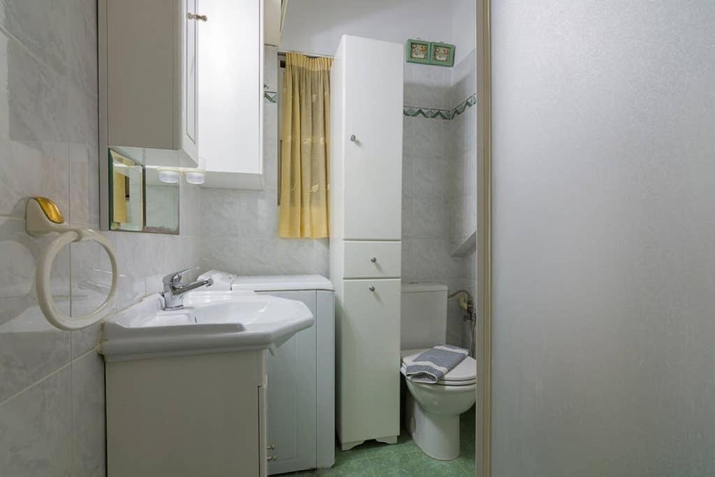 Vintage Style Apartment With Beautiful Backyard Atene Esterno foto