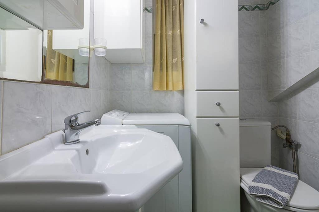 Vintage Style Apartment With Beautiful Backyard Atene Esterno foto