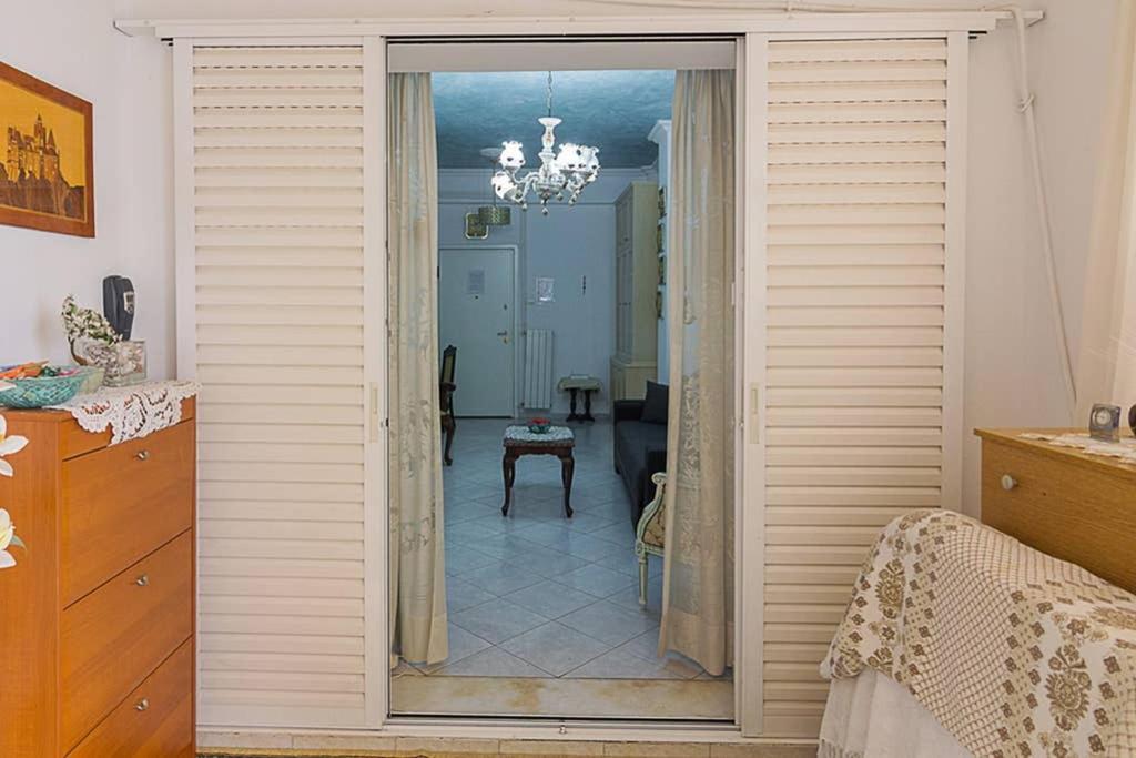Vintage Style Apartment With Beautiful Backyard Atene Esterno foto