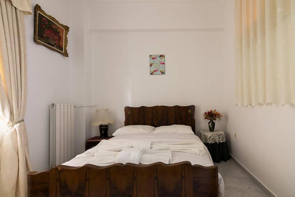 Vintage Style Apartment With Beautiful Backyard Atene Esterno foto